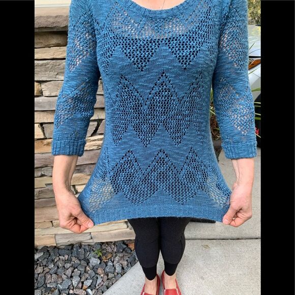Pink Republic beautiful dark blue crocheted sweater, round neck, Large - Picture 4 of 6